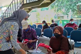Semarakkan HUT RI ke-81, RS Paru Respira Bagikan Bendera Merah Putih untuk Memupuk Semangat Nasionalisme